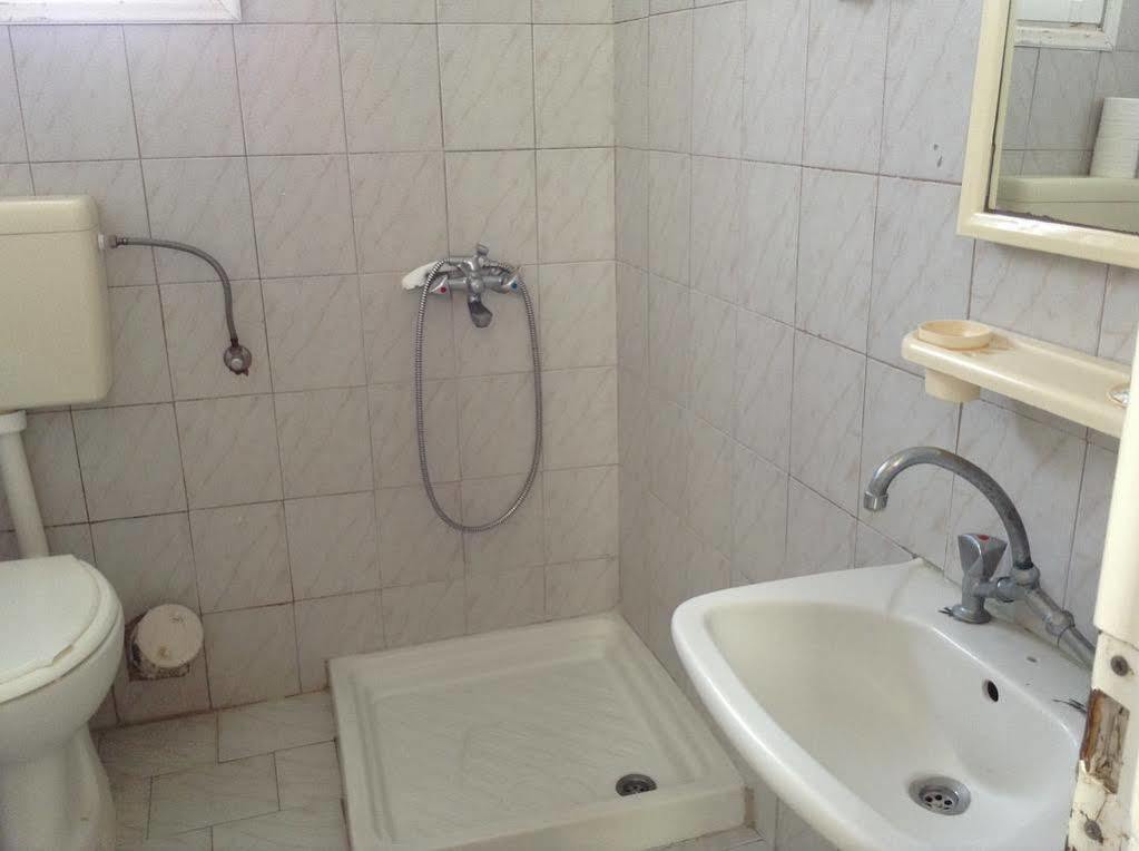Rooms To Let Katerina & John'S Perissa  Esterno foto